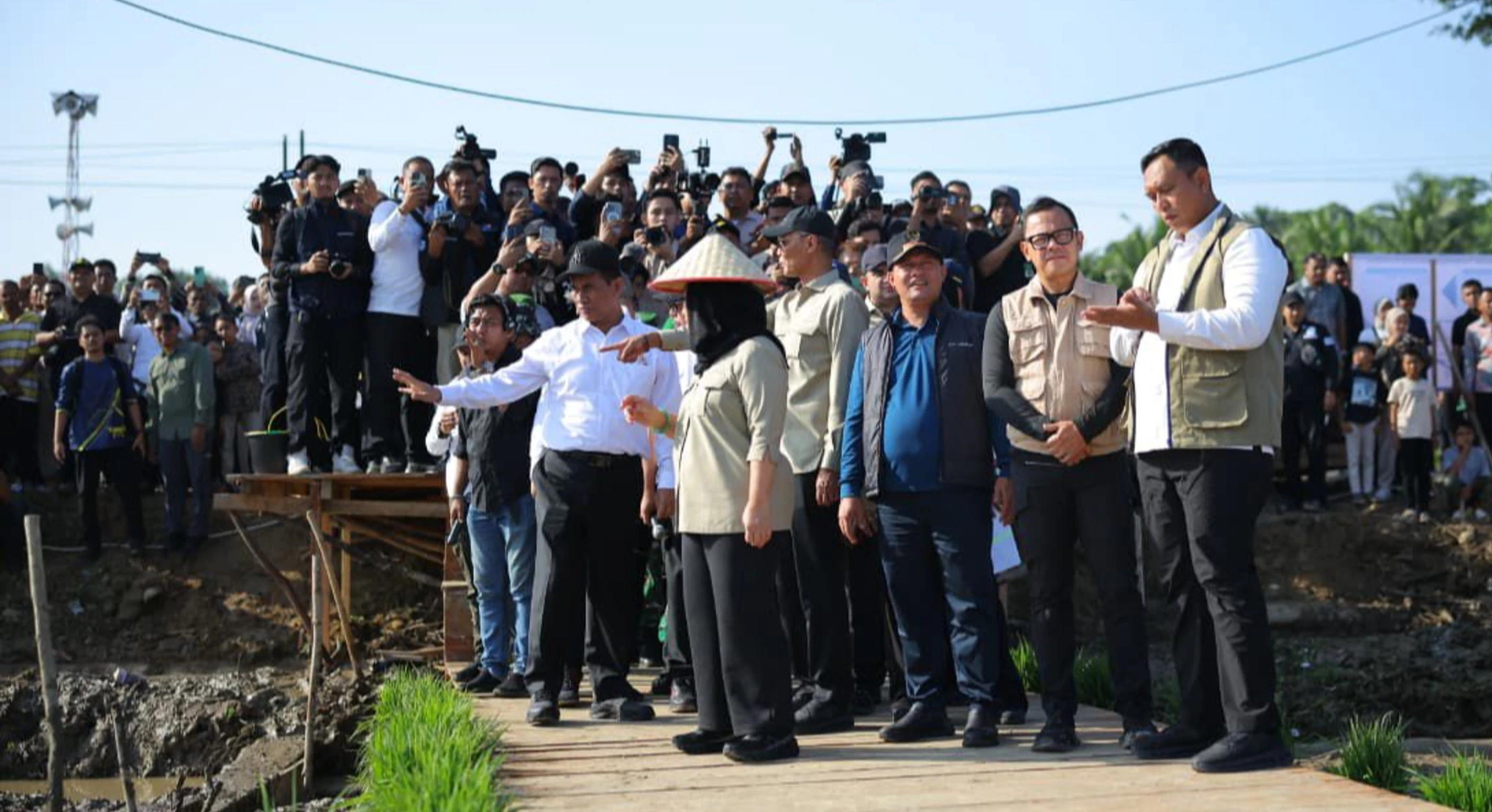 Terdepan Salurkan Bantuan Pangan, Masyarakat Aceh Sampaikan Terima Kasih kepada Mentan Amran